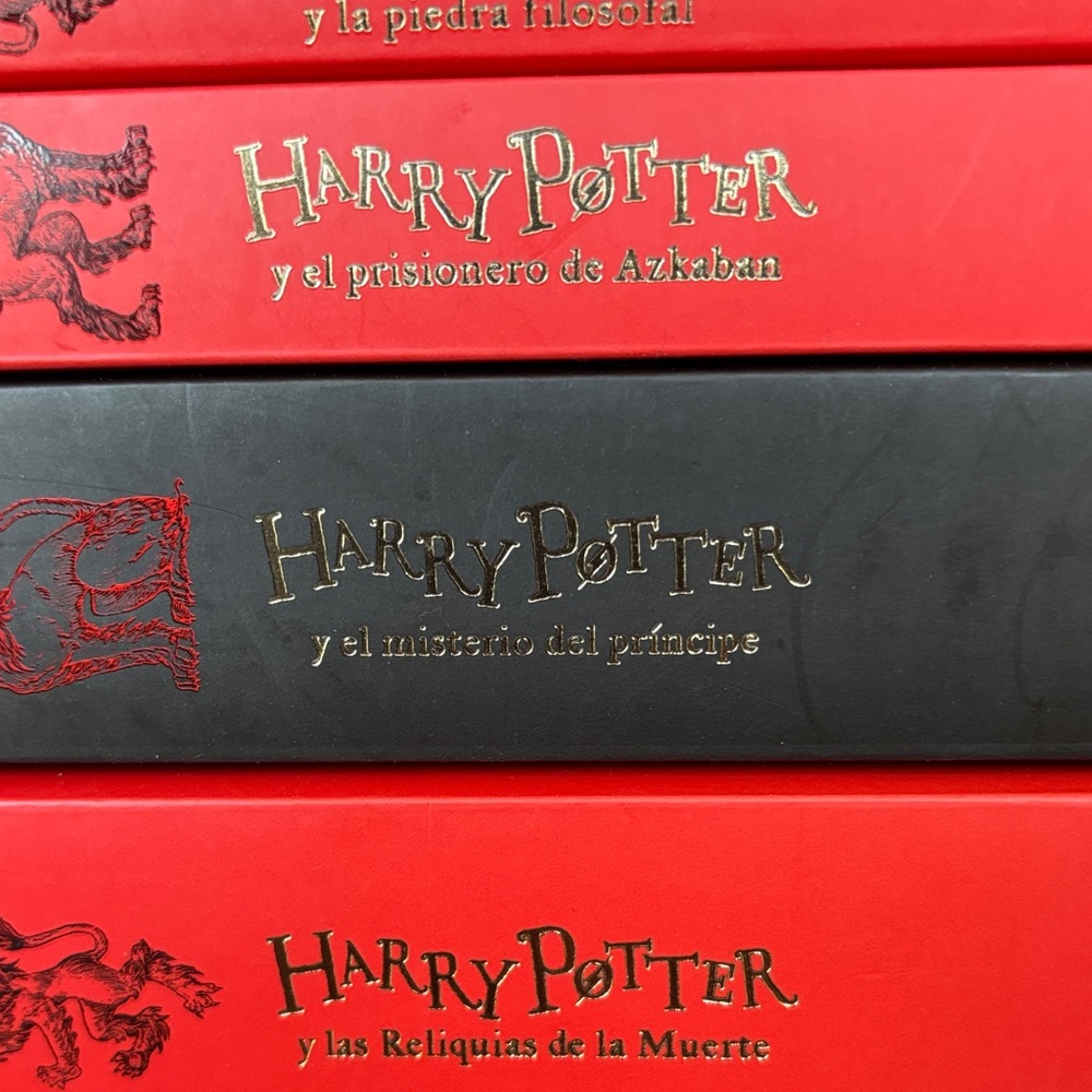 Red and Black Notebook Set. - Harry Potter set - in Spanish - Picture 3 of 8